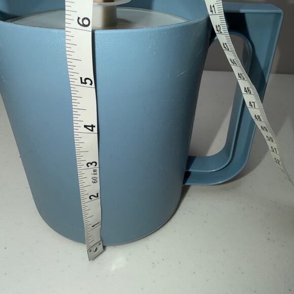 Tupperware Vintage Blue 1.5 Quart Pitcher #1575 Push Button Lid Made in U.S.A. - Picture 10 of 10